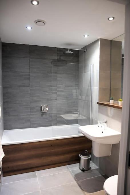 Modern 2 Bedroom Apartment - City Centre - Parking Manchester Luaran gambar